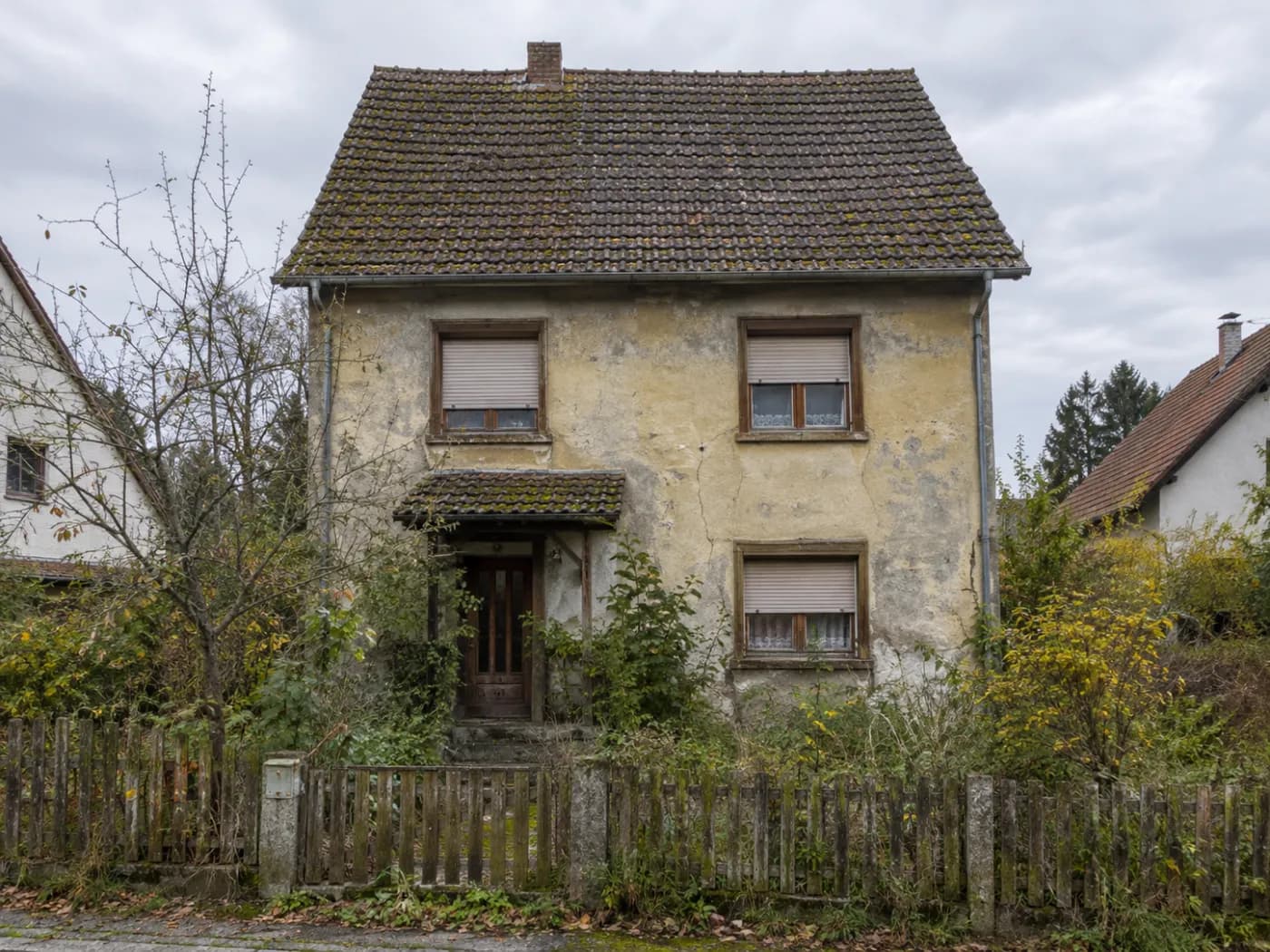 Beispielbild: Einfamilienhaus vor der Sanierung